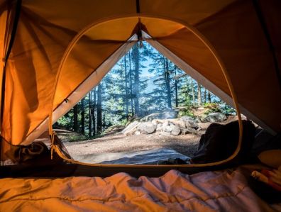 6 Must-Have Items to Keep in Your Bag for Camping